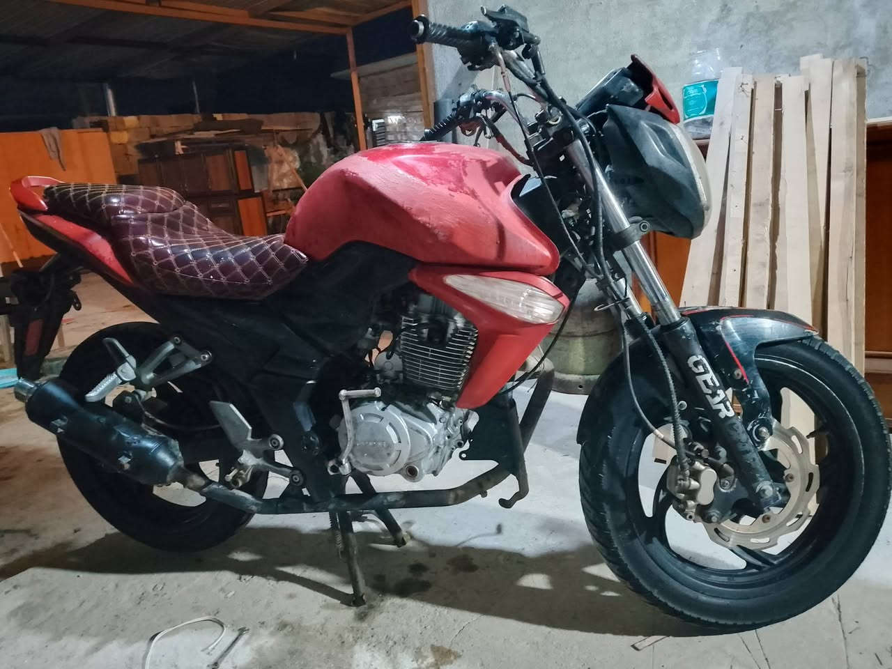 السَلٱمٌ عـَلـْيگمّ-ۈرحـْمّـٌة ٱللـّہ ﯙبُرگـّاتہ
دراجه سايم بطحه مكينه امتي ار
سلف هندر شغال 
كفراتها كدامك نضيفات 
تايراتها جدد 
نقصها بريك خلفي فقط يعني دوسه مال رجل ماكو ولايت حترك
 دراجه شوف العين مال دبغ وين ماتريد روح 
بيها صالنصه جعره حلـِۈۋ‏وھّ حيل وتفصل
بيع او مراوس  سعرها 350 وبيها مجال الخاص مفتوح
وهذا رقمي ‏‪  ***********‬‏ ## ***********
