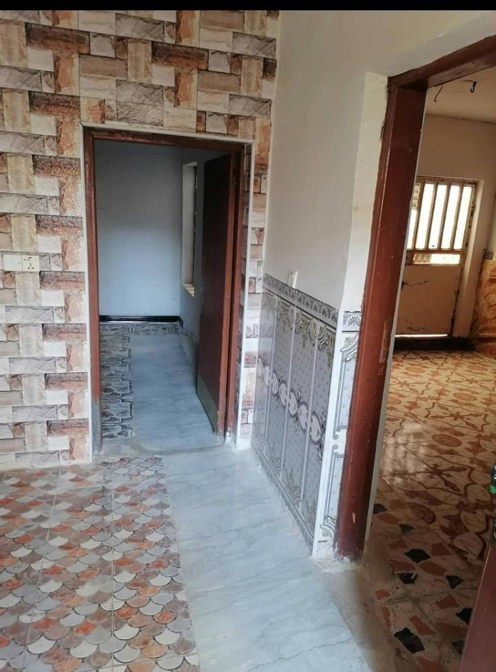 السلام عليكم دار للبيع المساحه 100 متر الوجهيه 9 والنزال 11 يحتوي على غرفتين وصاله ومطبخ واستقبال وصحيات والمنطقه تبليط الموقع شارع 30 قرب المستوصف وللاستفسار على الخاص او الاتصال على الرقم ***********
