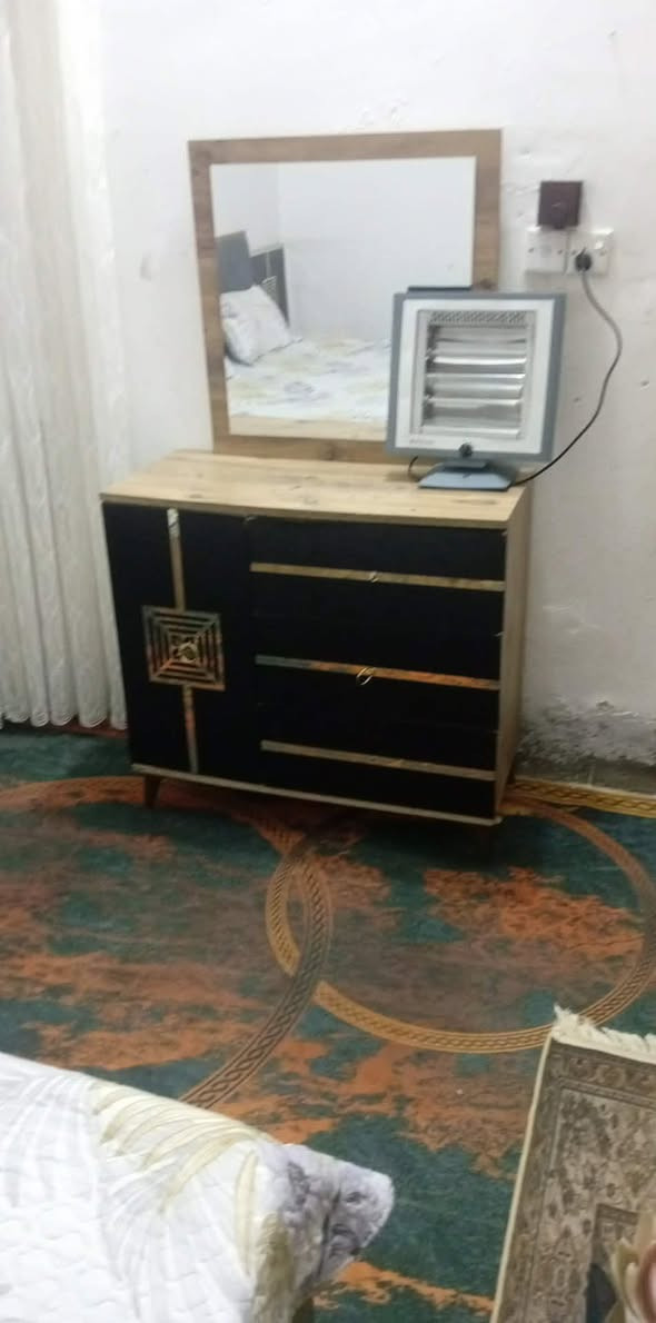 غرفه للبيع التواصل ***********
