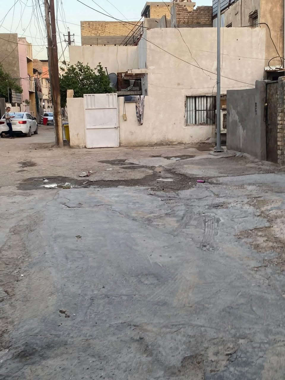 بيت للبيع في العامريه ٧ نيسان 
ركن على الفرعين قرب جامع المصطفى تقريبا
مساحتة ٦٠ متر مربع
للسعر يرجى الاتصال ***********
او التواصل خاص

