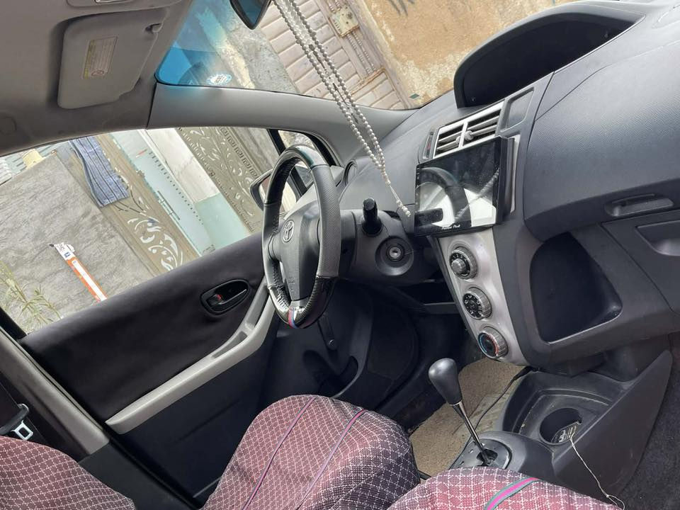 یارس 2006 ئۆتۆماتیک مەکینە بچوک کامل بۆیاخە بۆجوانی یەک چەمەلغی لێدراوی کەمی هەیە گێڕ و مەکینە و تەبرید و کارەبای بەشەرت تایەی تازە سەنەوی تازە ماڵی دۆستە سەیارەی مەعرەز نییە هی ماڵی خۆمانە 
نرخ 69 تۆزێ معامەلە
لە سلێمانیم
0771 862 7271
