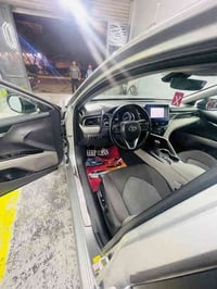 كامري موديل 2023  محرك 2500  كشن كهربا ء رقم بغداد دولي  بسمي ماشيه 19...