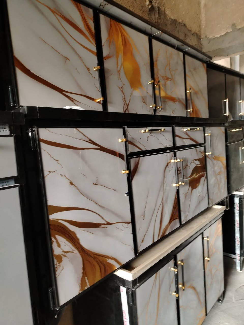 كاونترات مترين ومتر ونص ومترين ونص سعار تنفسيه مزاد لأخوين العنوان المفرق الطرق والجسور مقابيل العزات بن تجه رايح عليه المفرق ***********
