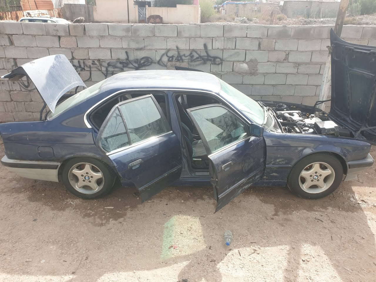 سلام عليكم سياره بي ام حجم ٥٢٥ ابلاد ما معمره مكينه محور بطه شرط تبريد كامله من كلشي شرط السعر ٤٠ ترهم مراوس رقم بصره لماني ***********
