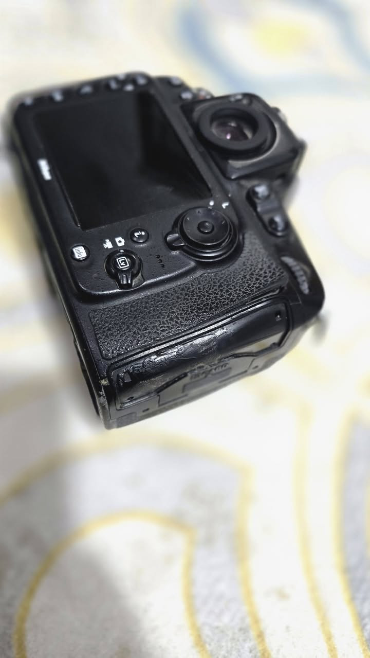 كاميرا نيكون D810
للبيع كامرة 810 D مع عدسة 85 ملم بطاريات عدد 2 حزام وجنطه 
السعر 750 الف 
اتصال  او واتساب *********** 
مكاني مركز الحله قرب جامعة المستقبل
