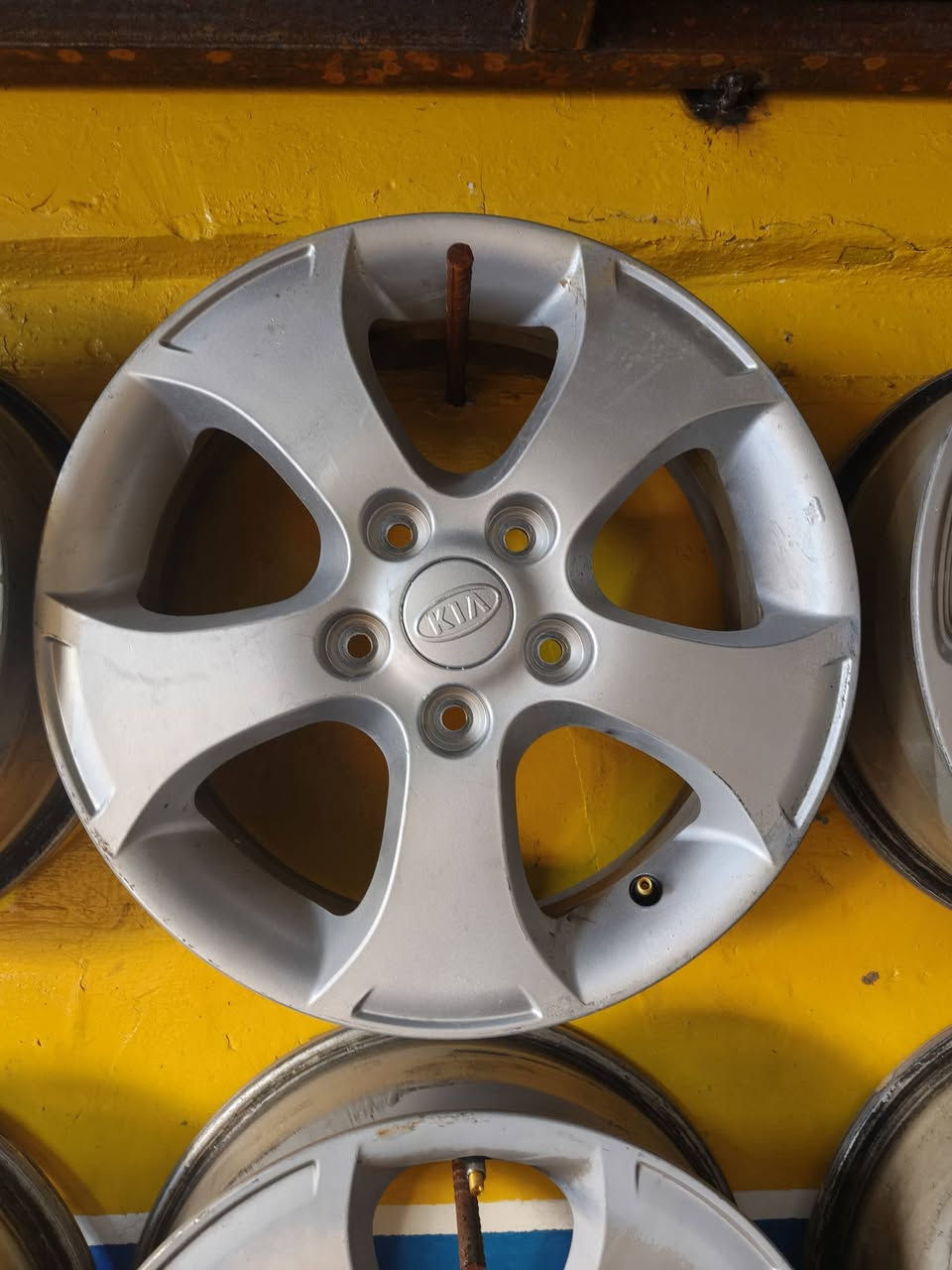 متوفر ويل كبات للبيع حجام  15\16\17
العنوان موصل كراج شمال شارع بطاريات 
***********
***********
