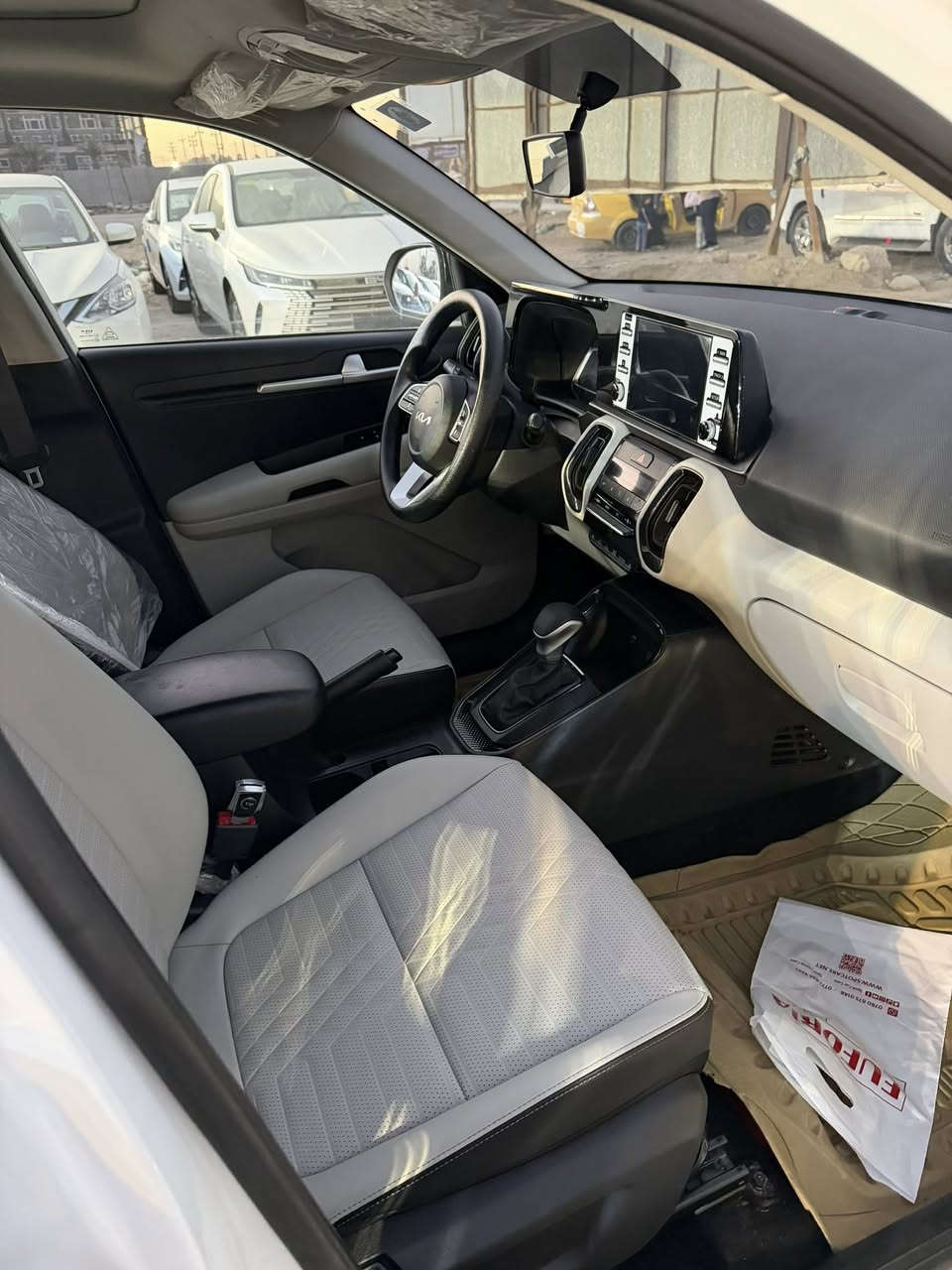 السلام عليكم 
للبيع فقط 
كيا سونيت
موديل 2025
فول 1/1
ماشية 14 الف 
كفالة عامة
رقم بغداد 
السعر 160 ورقة 
مكان السيارة الديوانية


**إذا كنت صاحب هذا الإعلان وتريد حذفه لأي سبب، رجاءا أرسل رسالة إلى الدعم الفني**