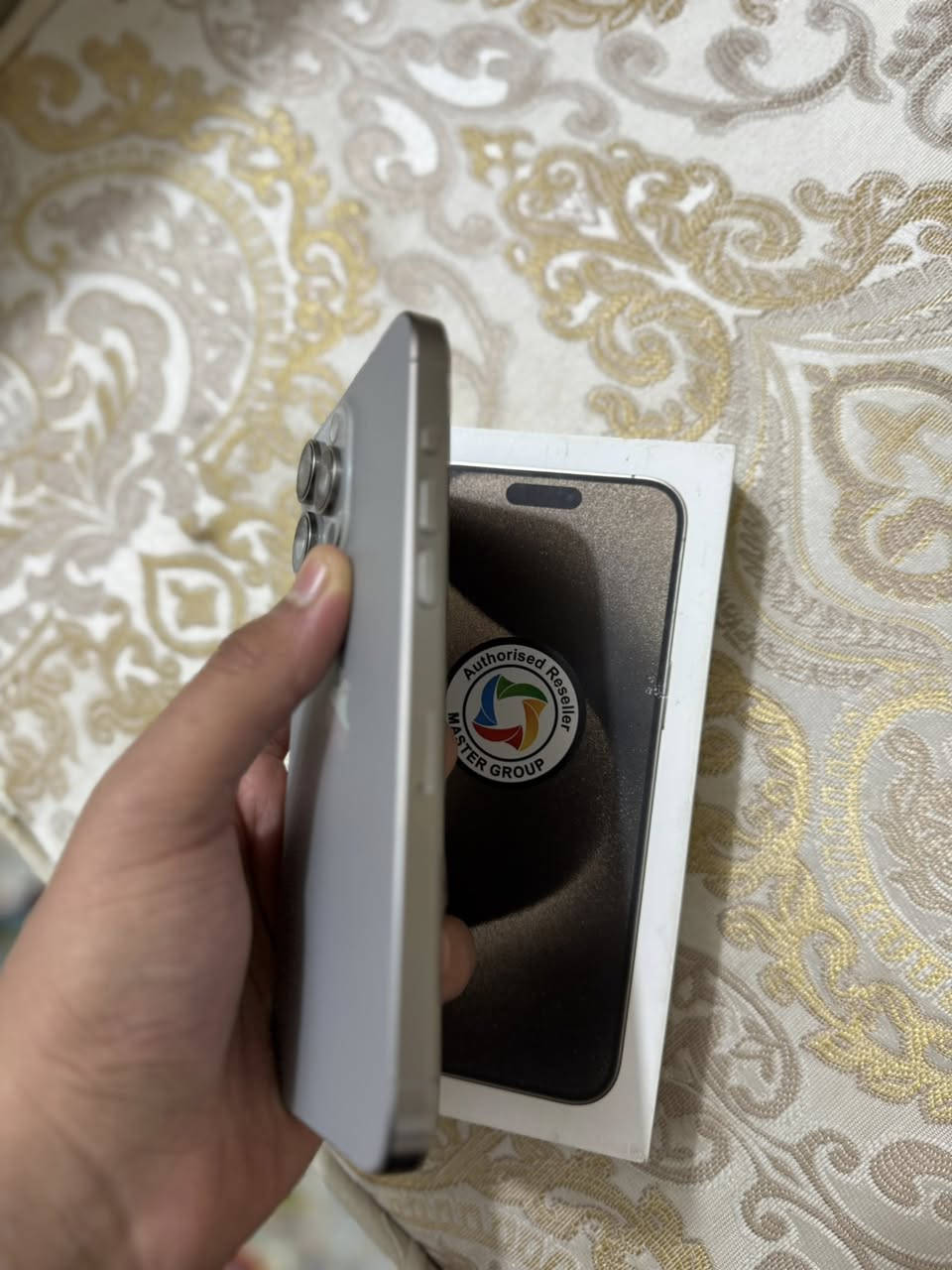 آيفون 15 برو ماكس ..شرق اوسط
مكفول كفاله من الشخط شرط ما مفتوح نهائياً وتر بروف مابي اي خلل او مشكله ع وضع البلاد

ذاكرة 256 .نموذج M.AAA ماستر 

بطارية 84% بلاديه شرط 

السعر 975 وبي مجال 

وياه كارتونته الاصليه 

مكاني نجف حي السلام 

***********
