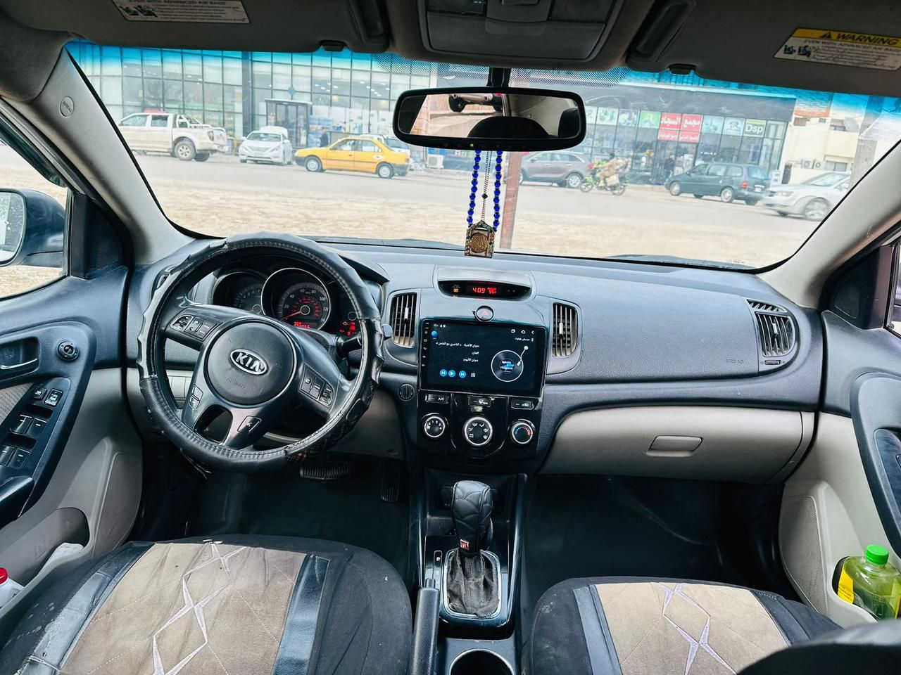 سلام عليكم سيارة فورتي موديل 2012 سيارة مرتبه مابيه نقص فقط التبريد واما الضرر فقط ثلاث قطع صبغ تحكم ستيرن كله شغال كهربائيات شغاله سياره كامله مابيه اي نقص تحويل ثاني يوم مصفره من الغرامات و للأستفسار على هذا الرقم *********** والسعر 97 وبيها مجال.
