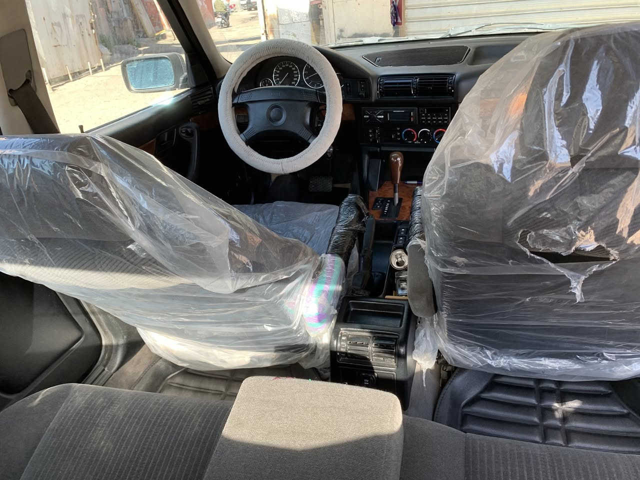 اسلام عليكم بي ام 535موديل 91 رقم بغداد بسمي سياره مصبوغه جماليه  كفاله ابكلشي من مكينه من كير صدر امامي خلفي السياره مال جناي تخم تاير جديد السياره جديده لاضربه ولا طخه معروضه  90 وبيها مجال *********** عنواني بغداد
