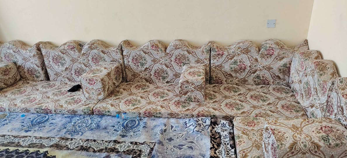 كعده عربيه ١٤ متر تقريباً أو اكثر جديده مامستخده العنوان ياسين خريبط رقم الهاتف واتساب *********** البصرة, العراق
