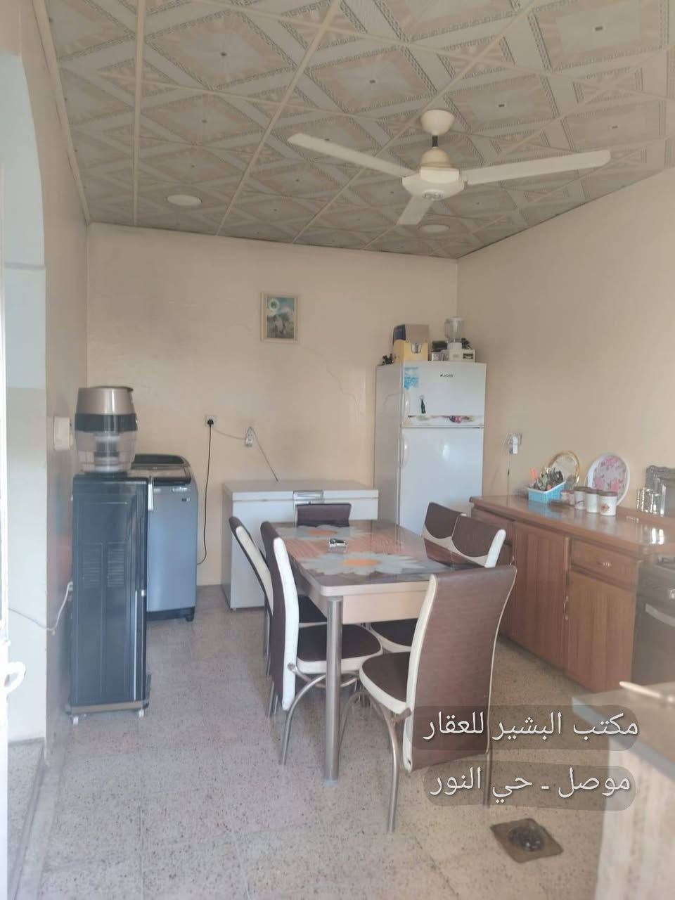 دار للبيع ..موصل حي الاخاء ملك صرف طابو الزهور يقع على شارع عريض ٢٠ متر شارع الشركه الوطنيه للتقسيط ورصيف عريض المساحه ١٤٥ متر واجهه ١٢.٥ متر 
يتكون من غرف نوم عدد ٢ وهول كبير ومطبخ وصحيات  طابق واحد 
المكاتبه مع صاحبه الشرعي 
للاستفسار الاتصال على ارقام المكتب ..
***********
***********
***********
او مراجعة المكتب في الموصل حي النور سايدين دانيه ماركت مقابل صيدلية الكوثر.
