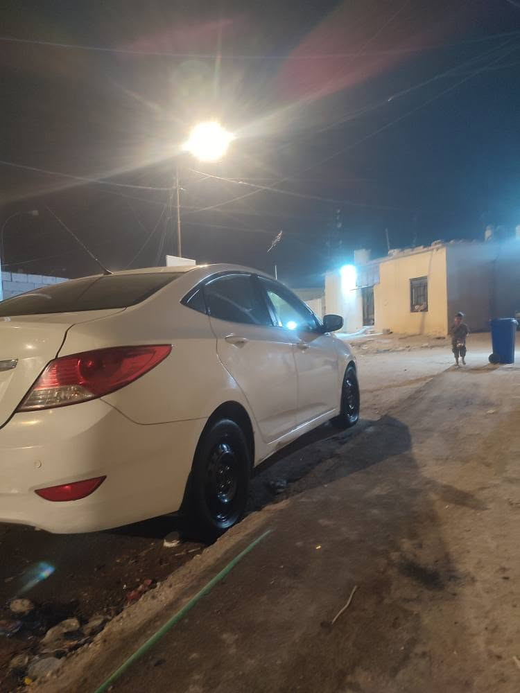 هونداي اكسنت موديل 2014 خليجي محرك 1600 سياره جاهزه محرك كير تبريد حداده بيها تبديل صندوق اثر ضربه  سنويه تنتهي ب 28 سعرها 80 وبيها مجال قليل مكان المعقل دور الهنديه 
*********** البصرة, العراق
