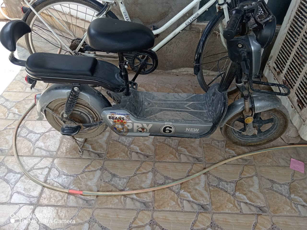 دراجه شحن لل بيع حجم ١٤
كلشي شغال

بصمه

اربع بطاريات

تايرات زوج جديد

السعر 250

وبي مجال
التواصل
***********
العنوان ديالى بلدروز
