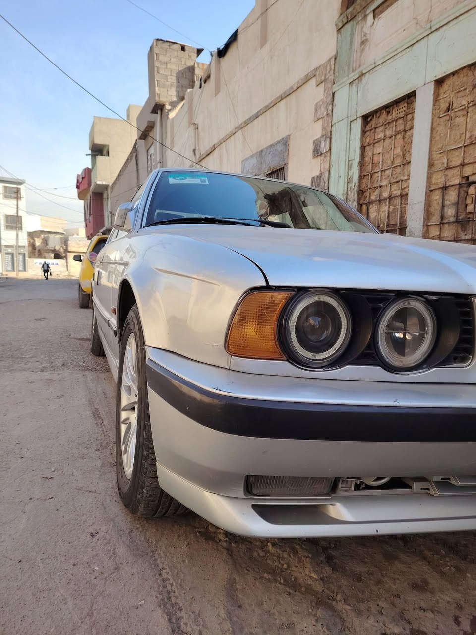 سلام عليكم سيارة بي ام 535 فول محرك فل سته سلندر كير اتو مصبوغه جماليه كاربون موجود طخم جديد داخل جديد جلد اسود تايرات جديد معجون تلقيط مال صبغ سياره جازه ماتصرف عليه كلشي سعر 65 عنوان موصل الأيمن ***********
