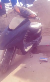 دراجه بريز لل بيع سعر200 ما بيها صالنصه وفشكه صالنصه طاكه وكفرات تعبان...