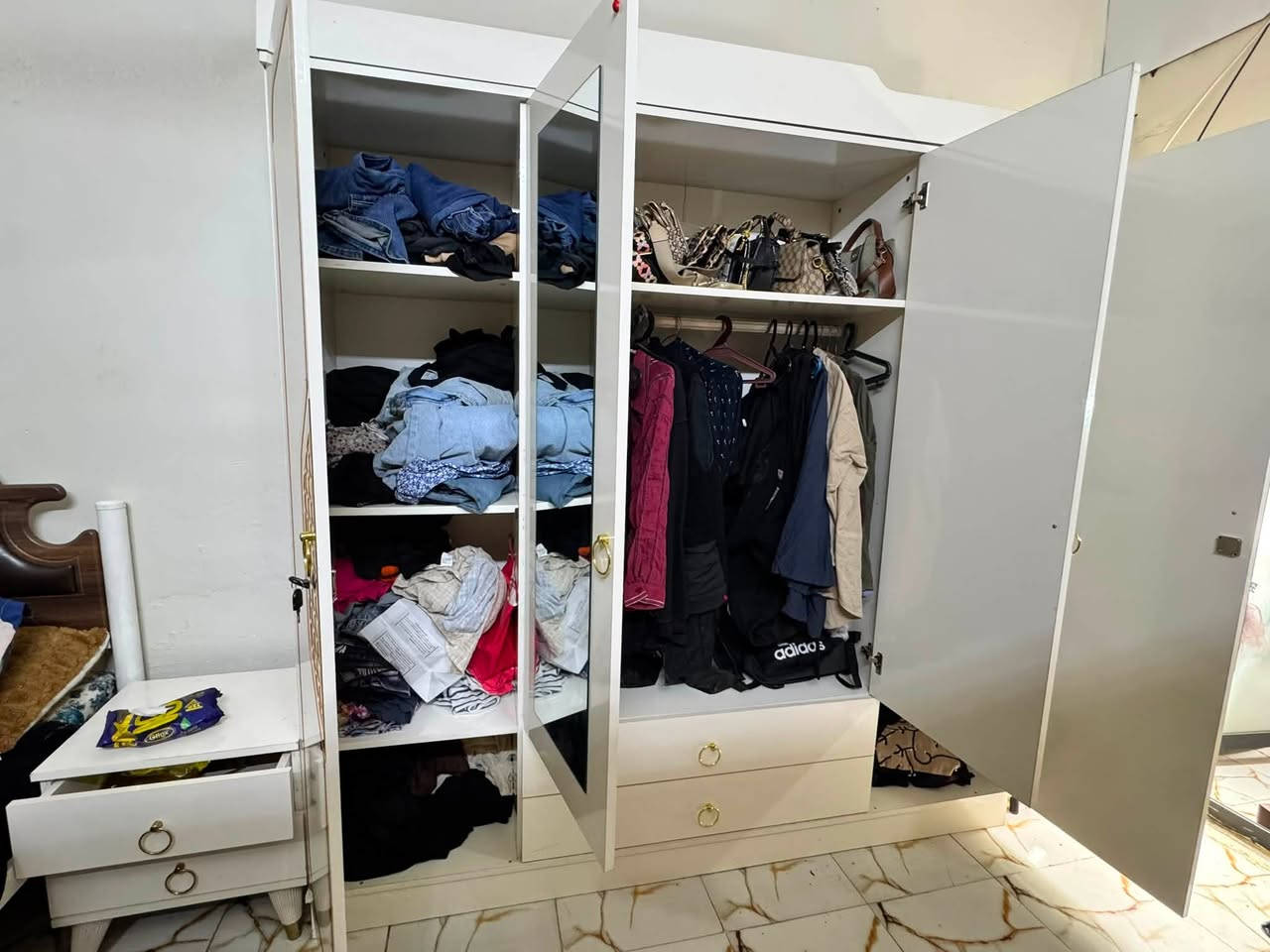 كنتور وميز وكومدي 400الف وبيها مجال كنتور قوي تكمه عنواني بغداد


**إذا كنت صاحب هذا الإعلان وتريد حذفه لأي سبب، رجاءا أرسل رسالة إلى الدعم الفني**