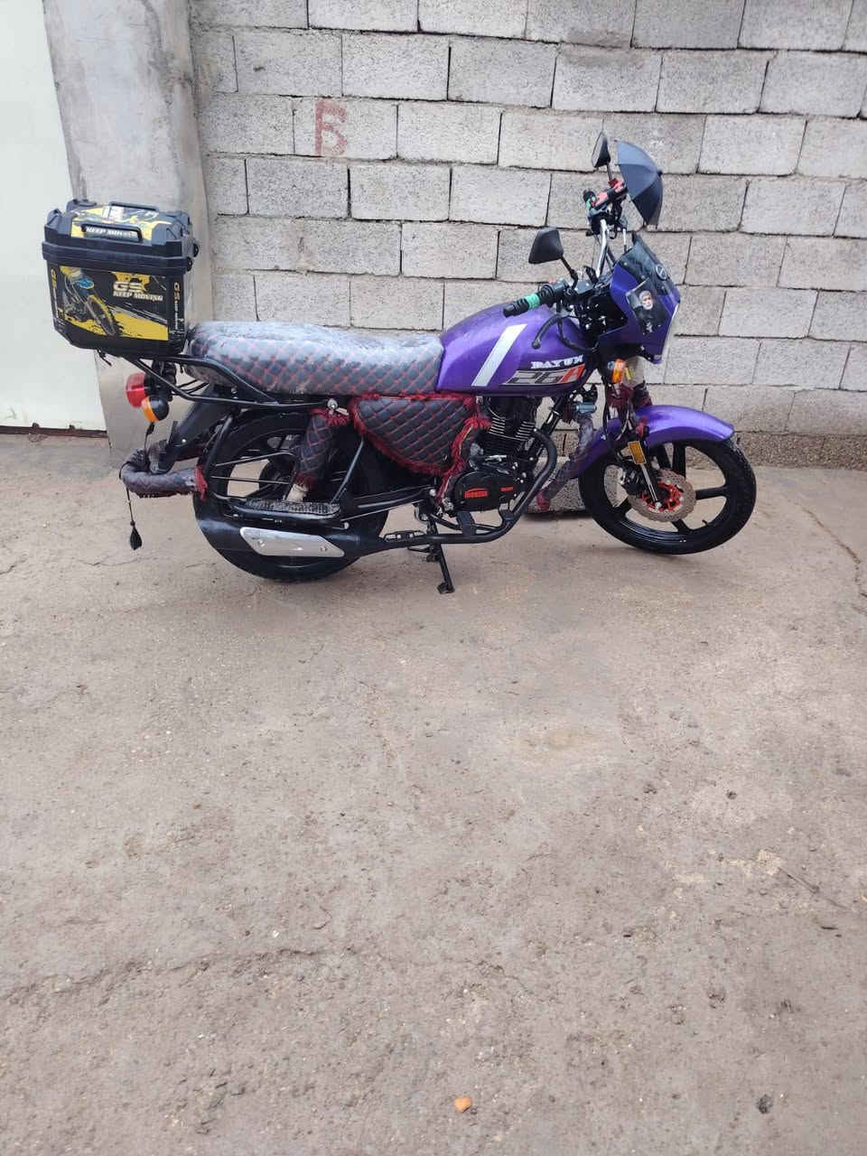 دراجه دايوان نفخ محرك 200 
دراجه نضيفه نضافه 99% 
اوراق سكنر موديل 2025 
السـعر خاص او الاتصال

المكان واسط الاحرار_المزاك

***********
***********
