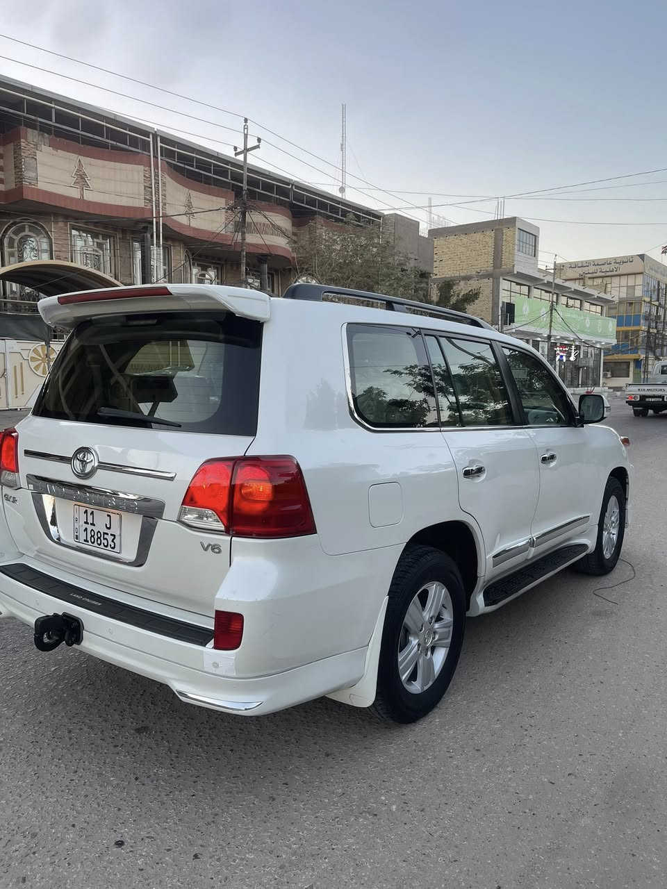 السلام عليكم
للبيع  لاندكروز  

     موديل.            2012     بريم 

رقم بغداد بسمي رقم إنكليزي وسنوية لل 2030 

مكفولة. 

 السعر      340 وبيهة مجال للطيبين 

المواصفات 

بصمة دخول

بصمة تشغيل 

تشغيل عن بعد 

فتحة سقف 

جلد اصلي 

كرسي كهرباء 

حساس امامي

حساس خلفي

زراك لايت 

كامرة خلفية

ويل 18 

فور ويل  4+4 

مانع انزلاق 

لد امامي 

لد خلفي 

داخل صاج ملكي 

لايت زنون 

سبعة راكب 

3 قطع تبريد 

لون صدفي 

شاشة اصلية 

تحكمات ستيرن 

مثبت سرعة 

محرك  6 سلندر 

مري شفط

مري قلاب عند الرجوع 

وباقي المواصفات المعروفة 

السيارة مكفولة من صبغ والضربة والتبديل 

محرك وكير شركة مكفولات 

حدادية جديدة وتايرات نضيفة تبريد ثلج 

مكاني النجف 

***********
