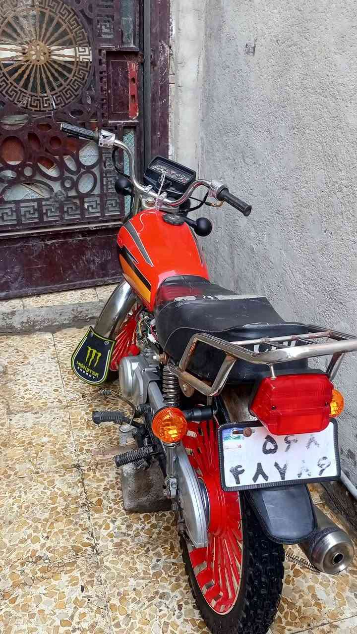 السلام عليكم دراجة ايراني تايكر للبيع
الدراجة خير من الله مكينة خرسة لا نضوح ولا تبخير الدراجة نص هندر كهربائيات كله شغالة السعر 450الف اوبيهة مجال حق الجية الرقم *********** متواجد واتساب
