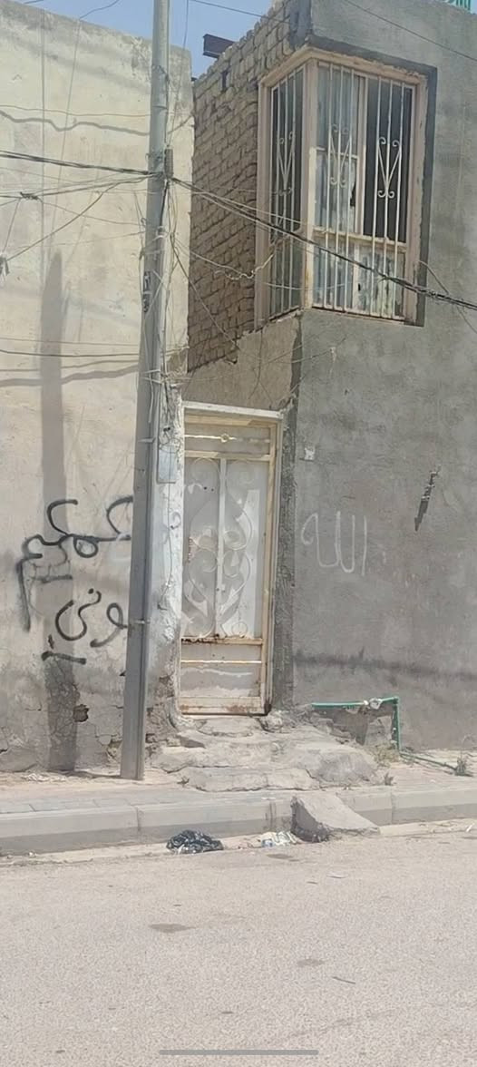 بيت 75 متر طابقين للبيع مكان السماوه حي الجمهوري غرفتين جوه وحمام وصاله والطابق الثاني غرفه وحمام وسطح *********** للاستفسار
