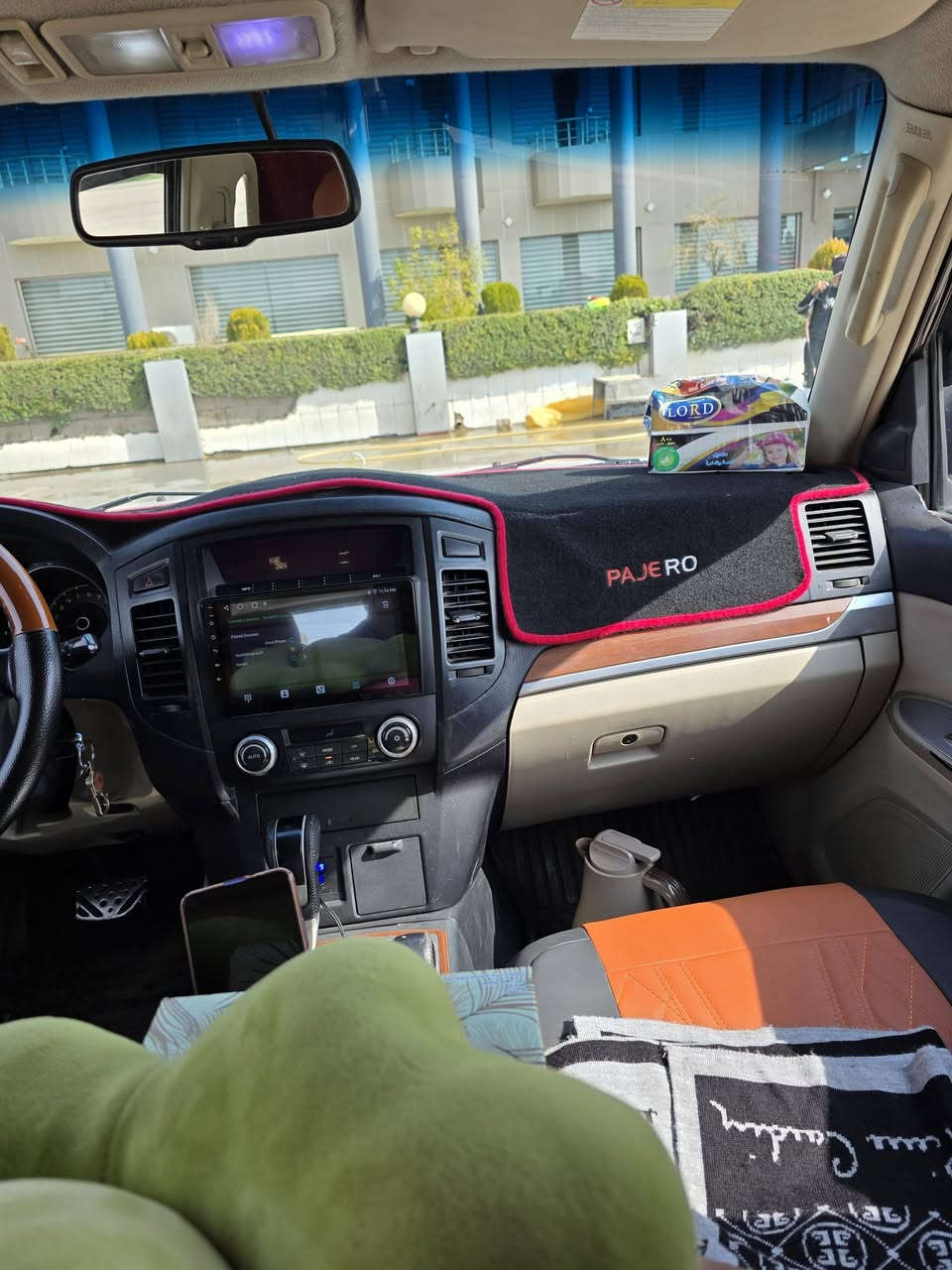 السلام عليكم 
باجيرو ٢٠٠٨ كفاله عامه محرك وكير وكشر محرك 3000 الكشر بي بعض الملاحظات البصيطه جدا جدا عمل طسه مسوي وتغليف   مانع صوت وحراره المروحه كهربائيه مبدلها وضايف مروحه يعني ٣ مراوح تبريد ثلج ثلج طخم تاير صدر امامي خلفي جدا نضيف السياره نضيفه جدا ومتحتاج فلس صرف ما بيها شي ميشتغل 
السعر 13500$ 
***********
