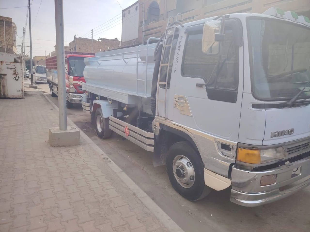 سلام عليكم للبيع دنكر هينو أنكر محرك 80مكفوك كفاله عامه 8طن المكان البصره الرقم***********
