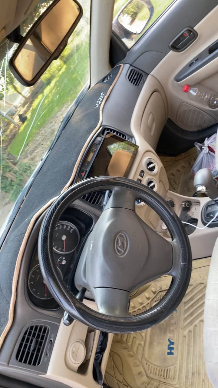 اكسنت 11 خليجي سبورت فول مكينة 1600
ماشية 180 كلشي بيها شغال جاهزة ومكفولة من الضربة 
مكانها الدورة ابوطيارة
سعرها 107
*********** بغداد, العراق
