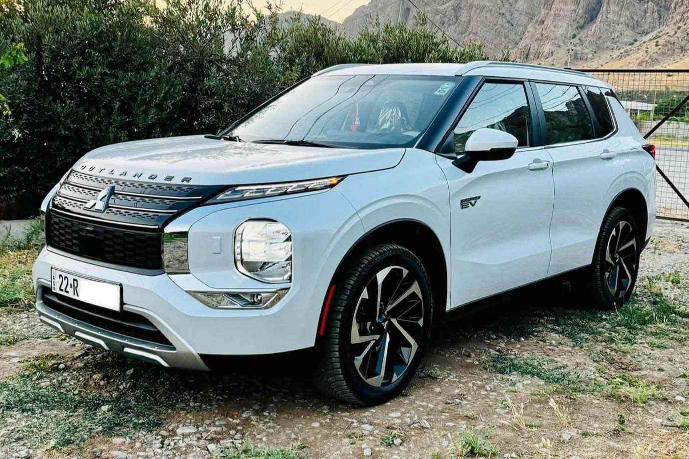 میتسوبیشی ئاوتلاندەر 2024  (Plug-in Hybrid) SE
بەنزین + کارەبا + هایبرید
کلین، بێ بۆیاخ
تەنها 12 هەزار کیلۆمەتر رۆشتوە 
• دەبڵ ئەکسل (AWD)
• ڕەنگ: سپی
• ڕەقەمی هەولێر، بە ناوی خۆمەوە
شاشەی گەورە
گێچی ئەلیکترۆنی
ستارت/ستۆپ بە بسمە
دەرگا بە بسمە
پانۆراما
360° کامێرا
کوشنی جلد + ڕەساسی کاڵ
4 کوشن هیتەر + کوشن خەزن
ویل 20 ئینج
فۆگ لایت LED
سەندووقی شەفت
ڕاداری پێش، دوا و تەنیشت
سەیارەکە زۆر خاوێنە، نموونەیە لە هەموو شتێک.
بێ قەنج و قوپ
بێ بۆیاخ، تەنها دوو سێ شوێنی بچووکی کارتە
هیچ ئێرباگێک نەتەقیووە، بەشەرت
بەردی گزۆز، پاتری و هەموو کارەباکەی بەشەرت
هێشتا مواسەفاتی زۆری تریشی هەیە.

شوێن: ڕانیە

گێر و مەکیەنەی بەشەرت 
هیچ کێشەیەکی تێدا نییە 

ژمارەی خاوەنەکەی 
*********** (WhatsApp / Korek)
