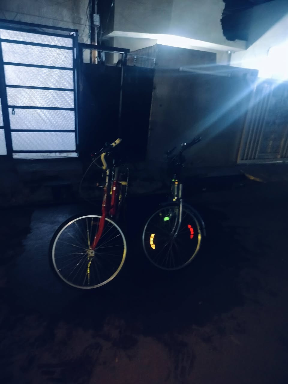 سلام عليكم عندي بايسكل حلو ونضيف
الون. احمر
مكينه..عميه
محور. من عكرب. العميه
بايسكل خير من الله 
ممتعوب ماطلع بي هواي مضموم 
وصينيه ويا 
بايسكل خير من الله 
سعر. 85
الرقم. ***********
