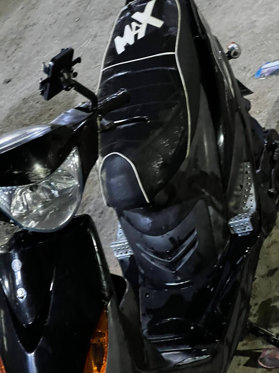 يالله سلام عليكم ماكس عدله للبيع صارله5اشهر منطالعه لدراجه من لحاويه بيه زنون وقبق افلاوين تزويد وياه اسبايد لبلادي لدراجه فقط بيه حادث بسيطه وتم تعميره لحيه ولكفر الكدام وبدلته فقط وماشيه52فقط ومبدله فقط بوشه ومعدل110وخير من الله نكره ب اي وقت ومكينه خرسه ولسعر700وبيه مجال ختم واحد الرقم***********وبي واتساب وتايرات جدد ولصبغه جديده وياله
