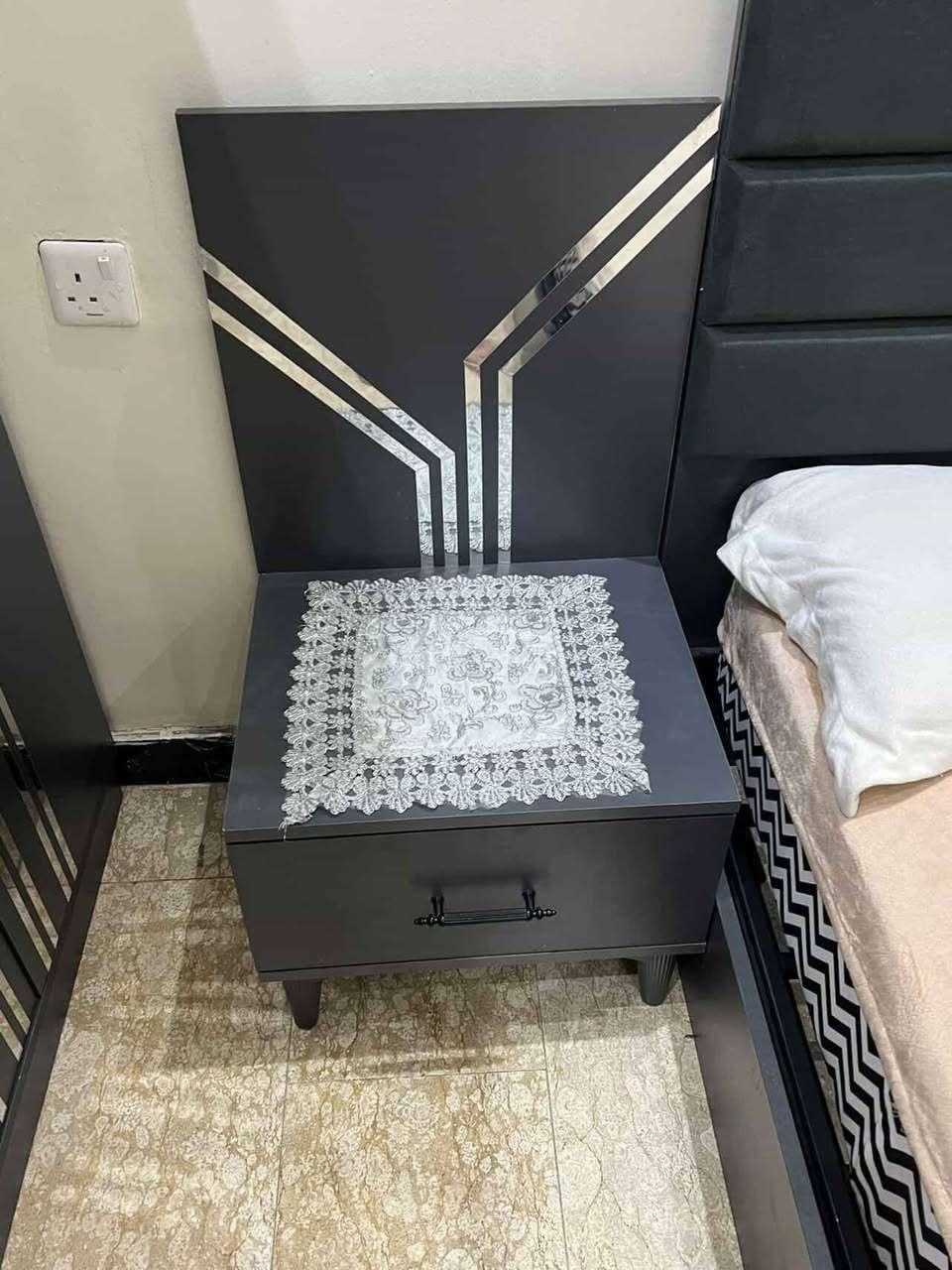 الغرفة للبيع مابيها اي ضرر للاستفسار ***********
