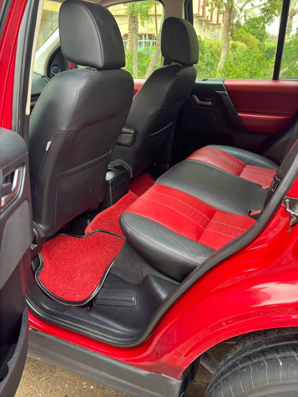 السلام عليكم ورحمة الله..  
سيارةLAND ROVER 2013 FREELANDER LR2
1/1 فول كامل مواصفات .. 
للبيع.. 
سيارة ماشاء الله جديدة بفضل الله ..
السيارة خليجية وكالة سردار مكفوله كفاله عامه
سيارة باسمي .. 
المواصفات ..
١- حساسات امامية وخلفية .
٢- كامرة خلفية .
٣- محرك 2000 تيربو بانزين بحالة جيدة جداً .
٣- كير محرك مكفول 
٤- لايت زنون تحكم عادي و اوتو + زراكات ماء تنظيف .
٥- اشاير بالمري + مري شفط + حساس ضوء مضلل بالمري الجانبية والداخلية .
٦- كراسي جلد شركة وتحكم كهرباء وذاكرة خزن (ميموري) .
٧ - تبريد ثلج 
٨- حساس ماسحات جامة امامية وجامة خلفية .
٩- تحكمات استيرن كاملة + تحكمات وتثبيت سرعة .
١٠- سلايت روف قطعتين .
١١- تخم وسبير تايرات جديد .
١٢ - اربعة انظمة قيادة (غابات + ثلوج + عادي + صحراء ) . 
١٣- حجر بيئة بلادي مامبدل وبحالة جيدة جداً .
١٤ - شاشة دجتال + ديفيدي + بلوتوث + ايواكس . (بلادي)
١٥ - السيارة تشغيل بصمة 
١٦ - الجام فول اوتو .
١٧- السيارة سنوية وهزة جديد . 
18_رقم سليمانيه بسمي
مكان السيارة ديالى 
السعر 165 ورقة وبها مجال جدا بسيط حق الضيافة .. للاسنفسار الاتصال 
***********
