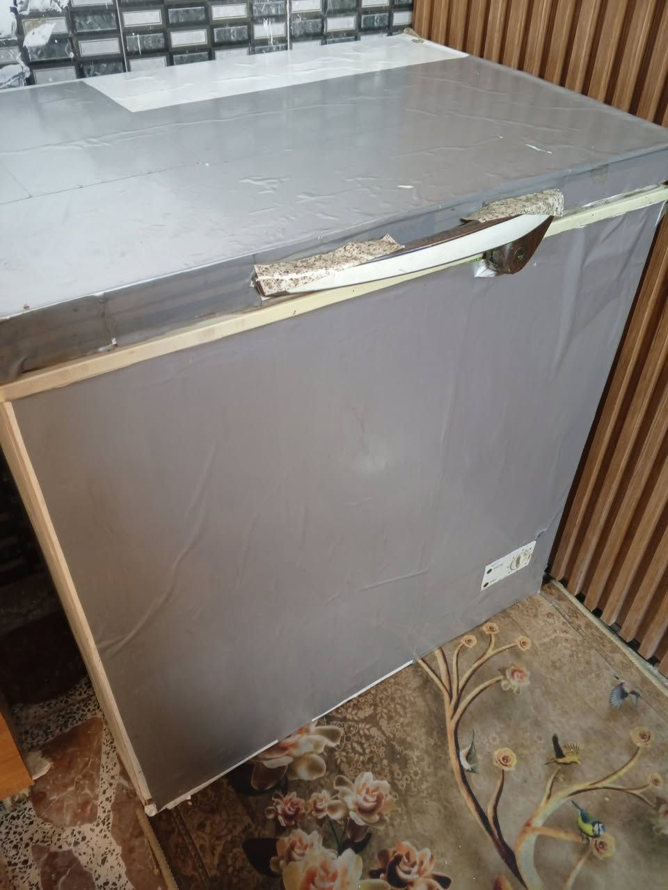 اغراض للبيع الاسعار اسفل الصوره المجمده الماطور عطلان فقط وكلش نظيفه لا يوجد توصيل اليريدهن يراسلني على هذا الرقم
*********** المكان البلديات
