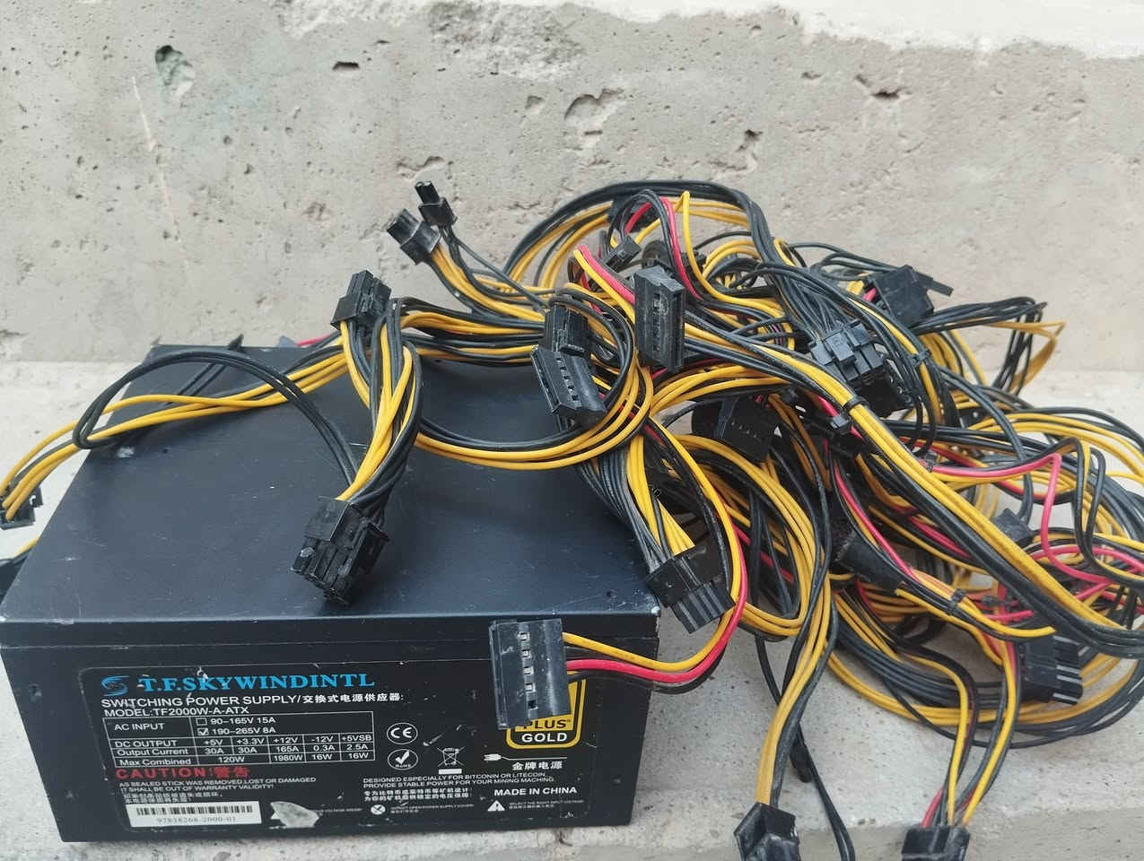 للبيع باور T.F.SKYWINDINTL
80 Plus Gold
المكتوب على خط 12V: 165A = تقريبًا 1980W نظريًا حسب الملصق.
تمت تجربته عمليًا على: i5-8600K + RX 580
وفحص ضغط OCCT لمدة 15 دقيقة بدون أي مشاكل أو إعادة تشغيل.
الحالة: مستعمل 
مناسب لتجميعات الألعاب والاستخدام المتوسط.
ملاحظة: الملصقات تختلف بين الجهتين بسبب اختلاف الطباعة أو الدفعات.
السعر 55 الف مع التوصيل


**إذا كنت صاحب هذا الإعلان وتريد حذفه لأي سبب، رجاءا أرسل رسالة إلى الدعم الفني**