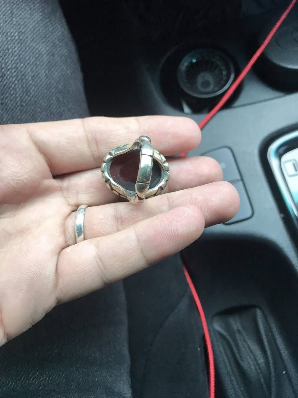 سلام عليكم 
هاذه محبس جبير عليه اريد اراوسه محبس اصغر منه بس كون حلو مرتب


**إذا كنت صاحب هذا الإعلان وتريد حذفه لأي سبب، رجاءا أرسل رسالة إلى الدعم الفني**