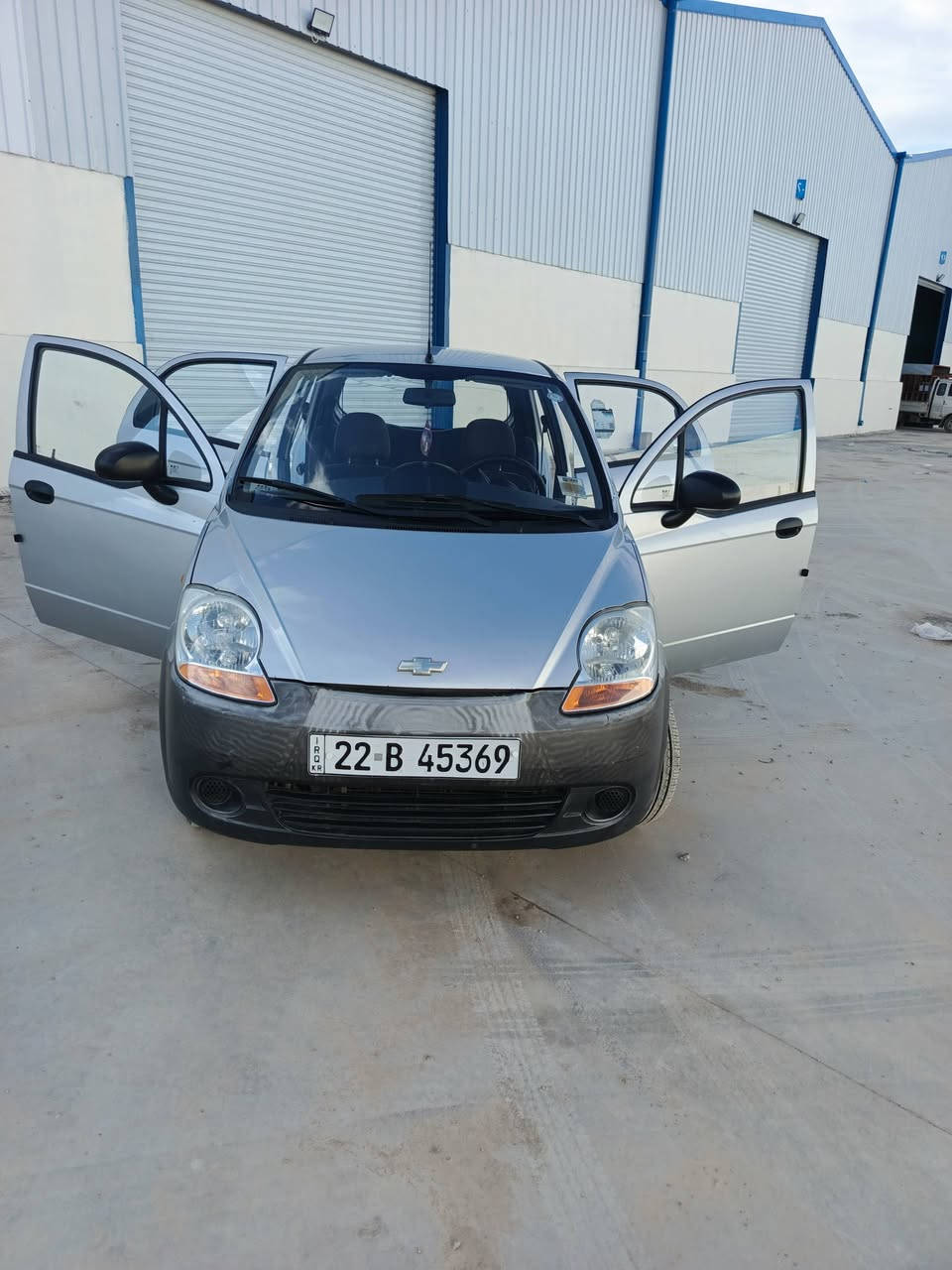 السيارة بدون صبغ
مكينة ما مفتوحة
سنوية وهزة جديدة شرط التحويل 
السيارة ماشية 70
طخم تايرات جديد 
السعر ٦٨ وبيها مجال قليل
للتواصل ***********
