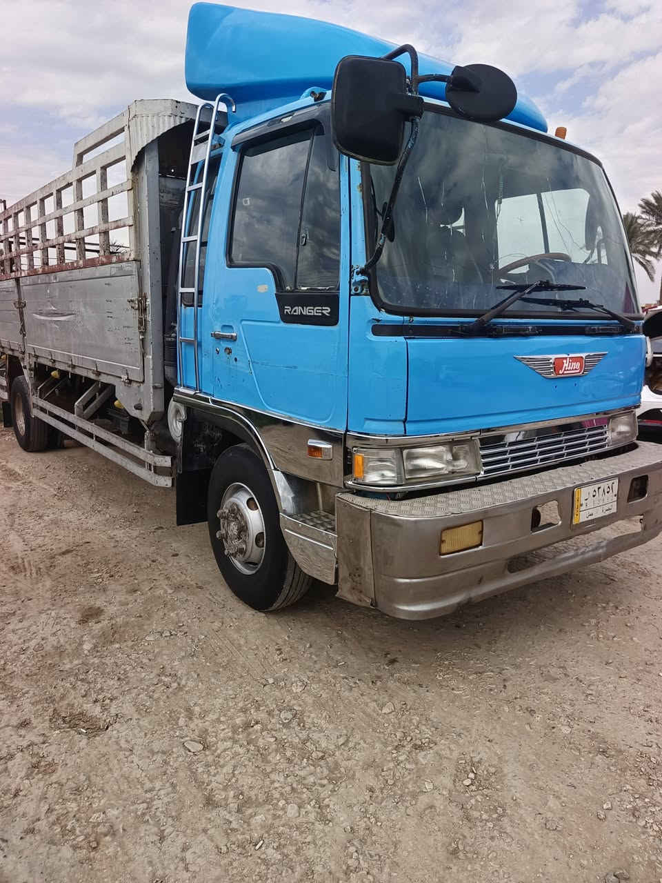 هينو طيره للبيع طول سته وربع مطوله مكينه 70عادي لا صرف ولا بخار رقم بصره المكان حله ***********
