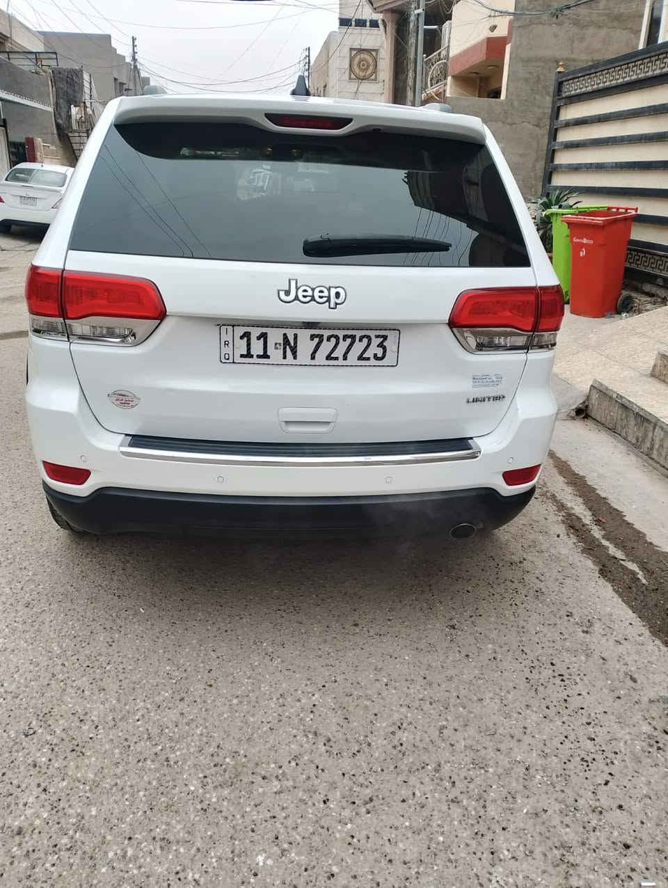 السلام عليكم جيب لاريدو امريكي كلين كفالة عامة من الصبغ والتبديل كير محرك كفالة
مواصفاتها فول لمتد بنراما جنطة كهرباء السيارة تو ويل وبعد بيها هواي مواصفات 
مكان السيارة بغداد حي الاعلام السعر 228 وبيها مجال قليل 
وهذا رقمي ***********
