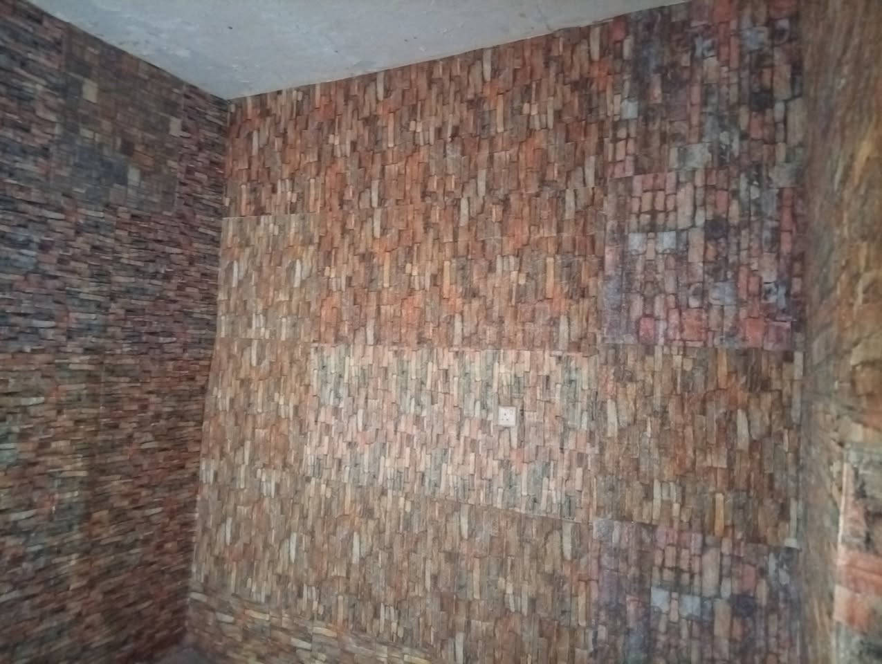 بيت جاهز للسكن ينفع اصحاب زيارات قرب سيطره البراهيميه منطقة شكريه وتنزل فرع طابو زراعي سند 25غرفه وصاله ومطبخ واستقبال سعر 25 لتواصل وات ساب ***********
