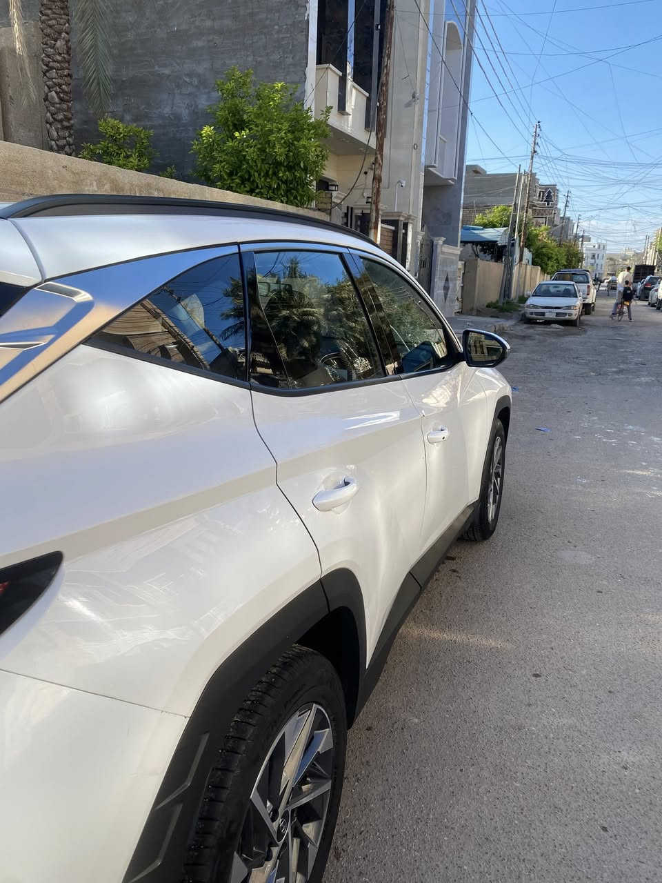 السلام عليكم

هونداي توسان 2024 خليجي 

ماشيه 64 الف بيها باب بارد 

وخشم البنيد وجاملع اليمن نصها مصبوع

مرقم بغداد الرقم الدولي الجديد 

قماره حديد 

بصمه تشغيل 

كراسي كهرباء 

داخل ابيض ومدوشمه كامل

شاشه منفصله

صندوق يدوي

شاحن موبايل 

حساس امامي وخلفي 

لد نهاري 

لايت عدسه زينون 

بك لايت لد 

تبريد خلفي 

منافذ شحن 

تحكم استيرن كامل 

مري شفط ميموري 

السياره جديده 

كير مكفول 

محرك مفتوح مبدل قبغ 

ورايدها 193 

الاتصال ***********

بغداد الوزيريه او حي جهاد
