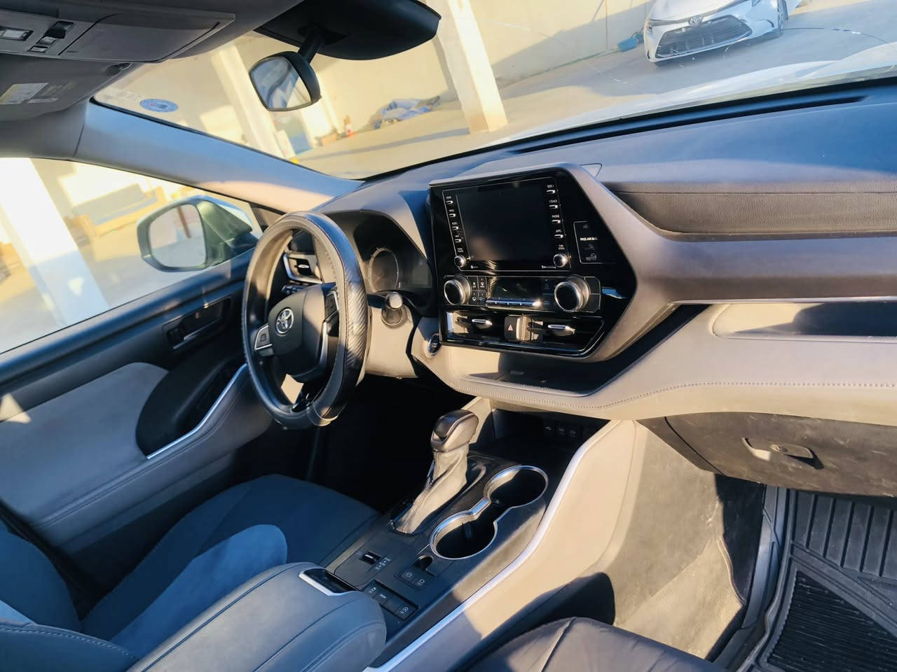 السلام عليكم 
للبيع نقداً 
تيوتا هايلاندر 
موديل 2021 - 6سلندر - 7 راكب 
بيها صبغ باب السكن الامامي والدعاميات فقط 
ماشية 150 الف كم 
مكانها صلاح الدين / العلم 
السعر 285 قابل للتفاوض 
هـ***********
هـ***********
