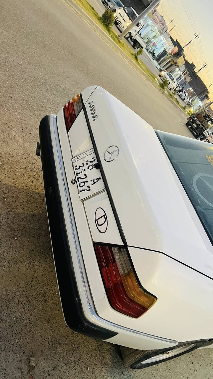 � للبيع مرسيدس 300E موديل 1990 🚘

سيارة فخمة من الزمن الجميل، معروفة بالمتانة والراحة والأداء القوي.

✅ محرك 6 سلندر
✅ گير أوتوماتيك
✅ استخدام شخصي
✅ سيارة مرتبة وجاهزة للاستخدام
✅ فحص مرحب به للجادين 
✅ رقم صلاح الدين دولي 
📍 الموقع: سامراء
📞 ***********

السعر بعد المعاينة، والبيع للجادين فقط.

مرسيدس 300E… هيبة ألمانية ما تفقد قيمتها. ✨🤍�
