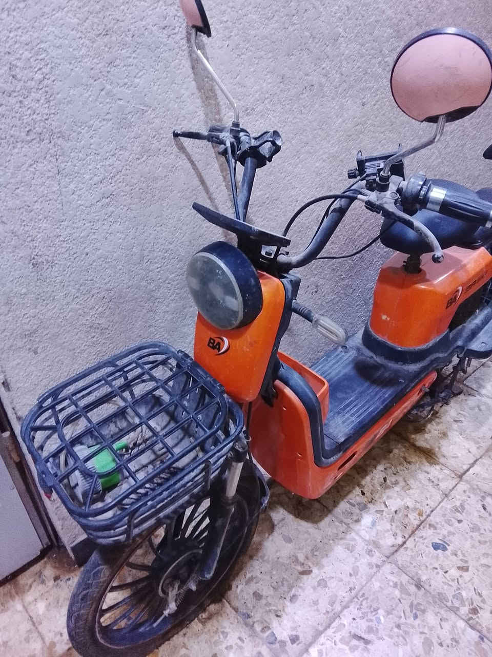 سلام عليكم للبيع دراجه شحن حجم 20 نقص بس بطاريات قفلهه 100 مكاني الشعب ***********
