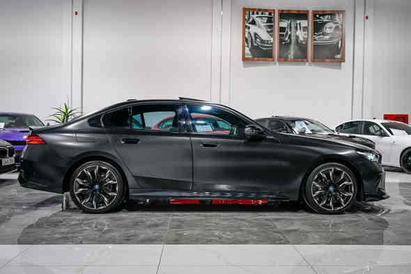 کوردی /عربی 
*********
دروستكراوي : BMW
مۆدێل : 530 
ساڵ :  2024
بزوێنەر : V4 2.0L
بگۆری بزوێنەر : AUTOMATIC 
سوتەمەنی : بنزین 
دۆخ : بەکارهاتوو
ماوەی ڕۆشتوو: 32 mile
نرخ :  46500$
تابلو ئوتومبێل : اربيل 
***********
النوع: BMW
المودیل :   530
سنة: 2024
المحرك : V4 2.0L
ناقل الحركة:AUTOMATIC 
نوع الوقود : بنزين 
الحالة: المستخدم 
عدد اميال :32 mile 
السعر:  : 46500$
رقم السیارە:اربيل
**********
***********
***********
