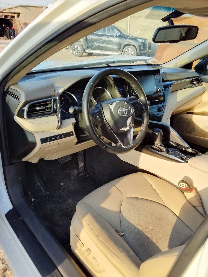 سلام عليكم كامري موديل 2024هايبرد 
خليجي وكالة ياباني فول مواصفات 
رقم بغداد بيها حادث وبيع على وضعهة 
شغالة السياره وتمشي فقد جاملغ وبنيد وباب خلفي 
سابقاً مكفولة ماشية 33 الف *********** بغداد, العراق
