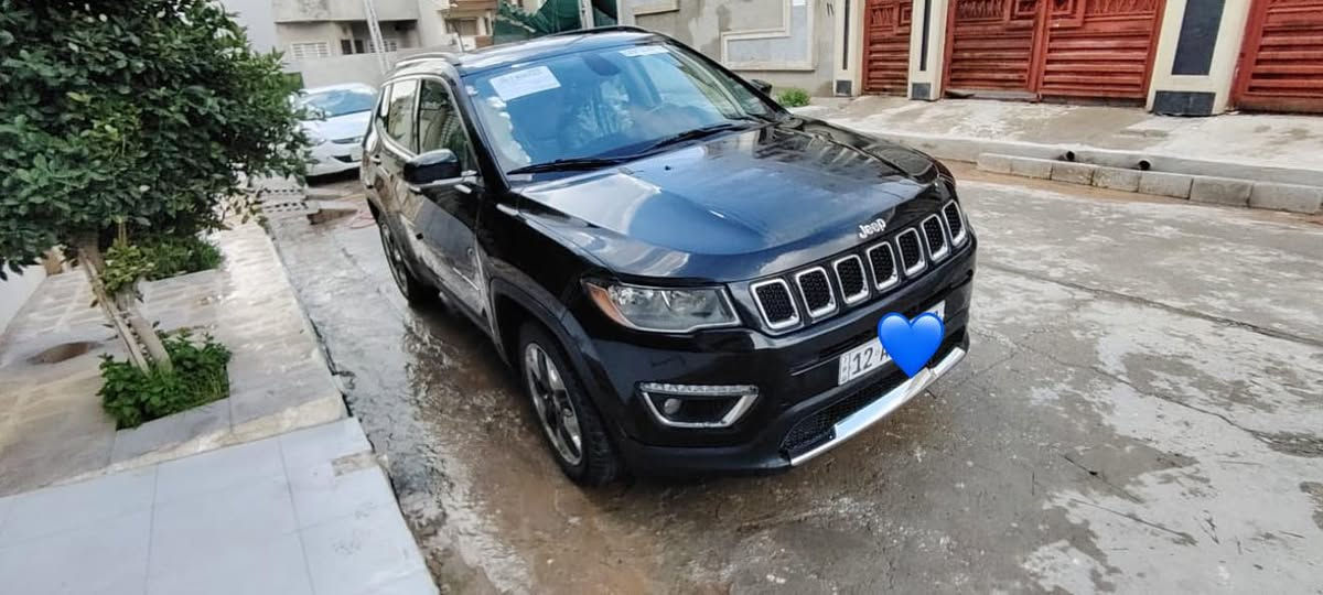 للبيع جيب كومباس موديل 2018 سياره ماشيه 85mi الف فول موصفات 1/1 ضرر قطعه وحده بوند بدون دواخل السعر 137 
***********
