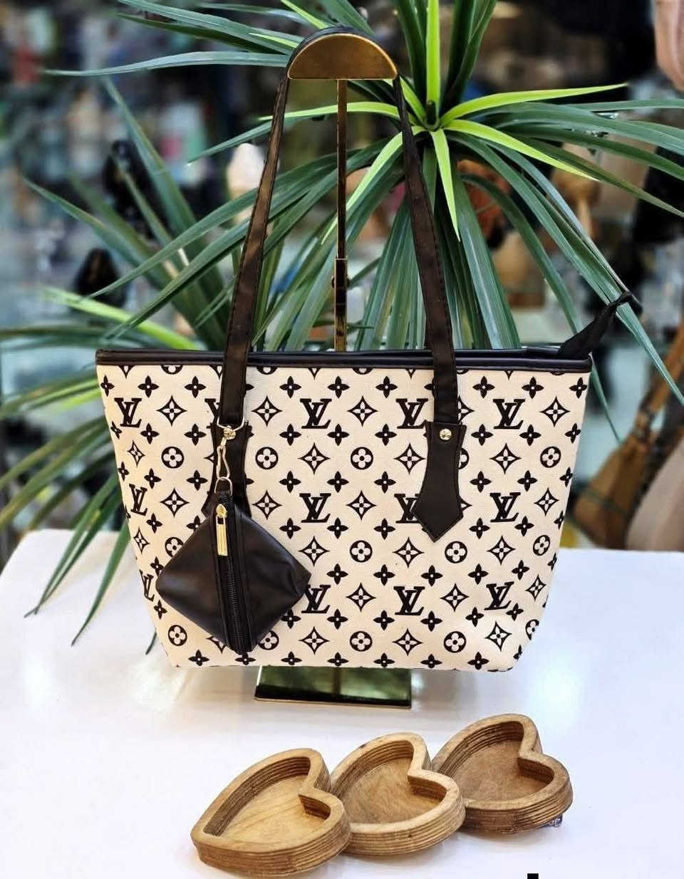 مساء الخير .... .وفرنا لكم .. 🍋🍋🍋
حقيبة   تصميم مميز و انيق ....
سعر ب5  الاف 
  العنوان : كوت / شارع الهورة / معرض الرواق  يوجد خدمة توصيل لكافة محافظات العراق 😍 واتساب *********** __*********** الجمال 🌹الأناقة 🌹 البساطة 🌹النزاكة 😁

#اكسبلور #اكسبلور_فولو_ي_حلو🔥😴_ي_عمري #اكسبلور_فولو_شوفو_البوستات_الي_قبل_راح_تعجبكم دهل اوران, واسط
