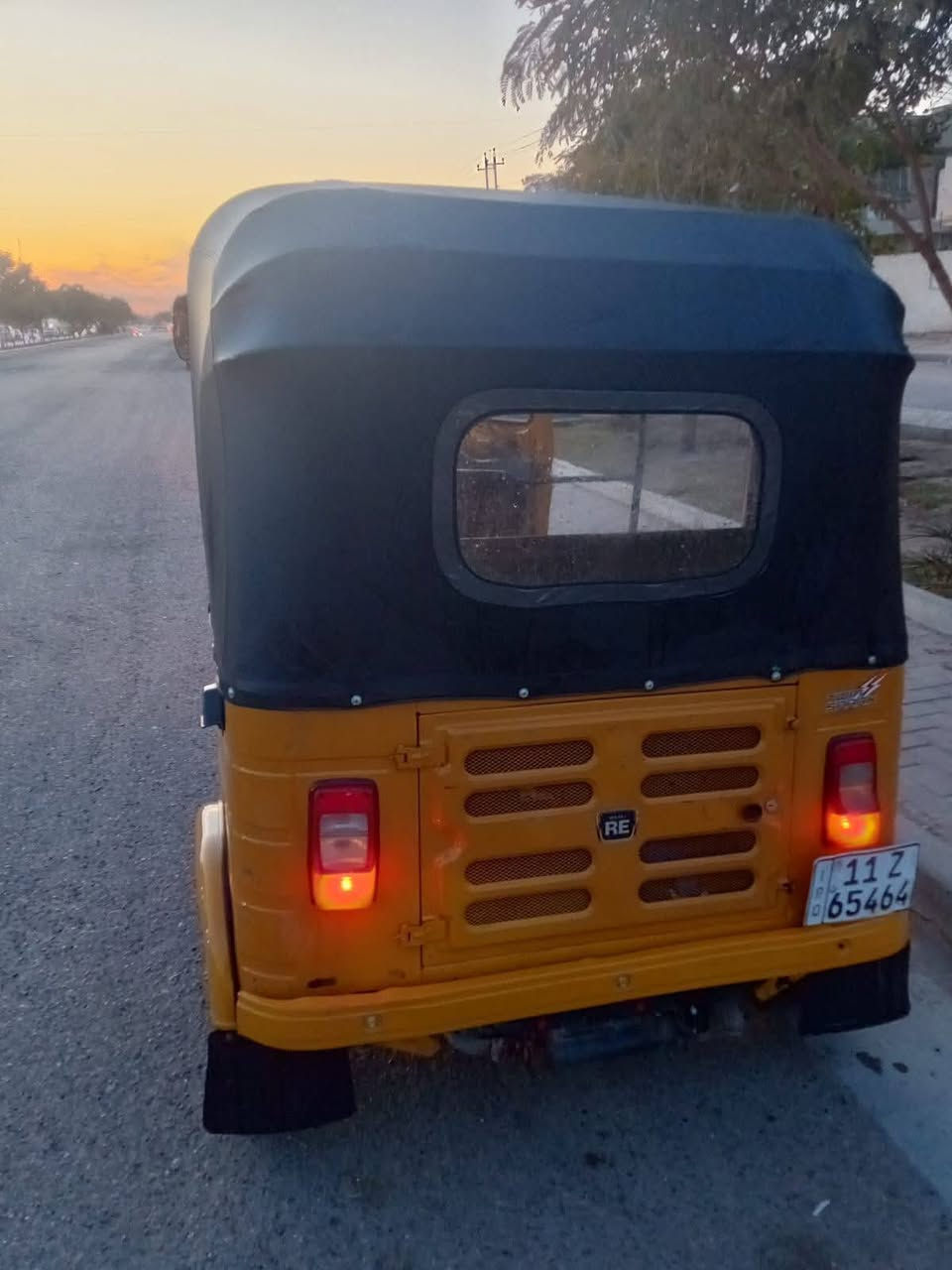 اسلام عليكم تكتك 2020 بسمي
كامله من كلشي اينقص مابيهة كهربائيات كلهة شغاله
قطره اخياس مابيهة تكتك كلشي جديد بيهة جادر تايرات كلشي جديد 
 مصبوغه عام جماليه بدون معجون  مكاني بغداد البياع
رقم بي واتساب ***********
