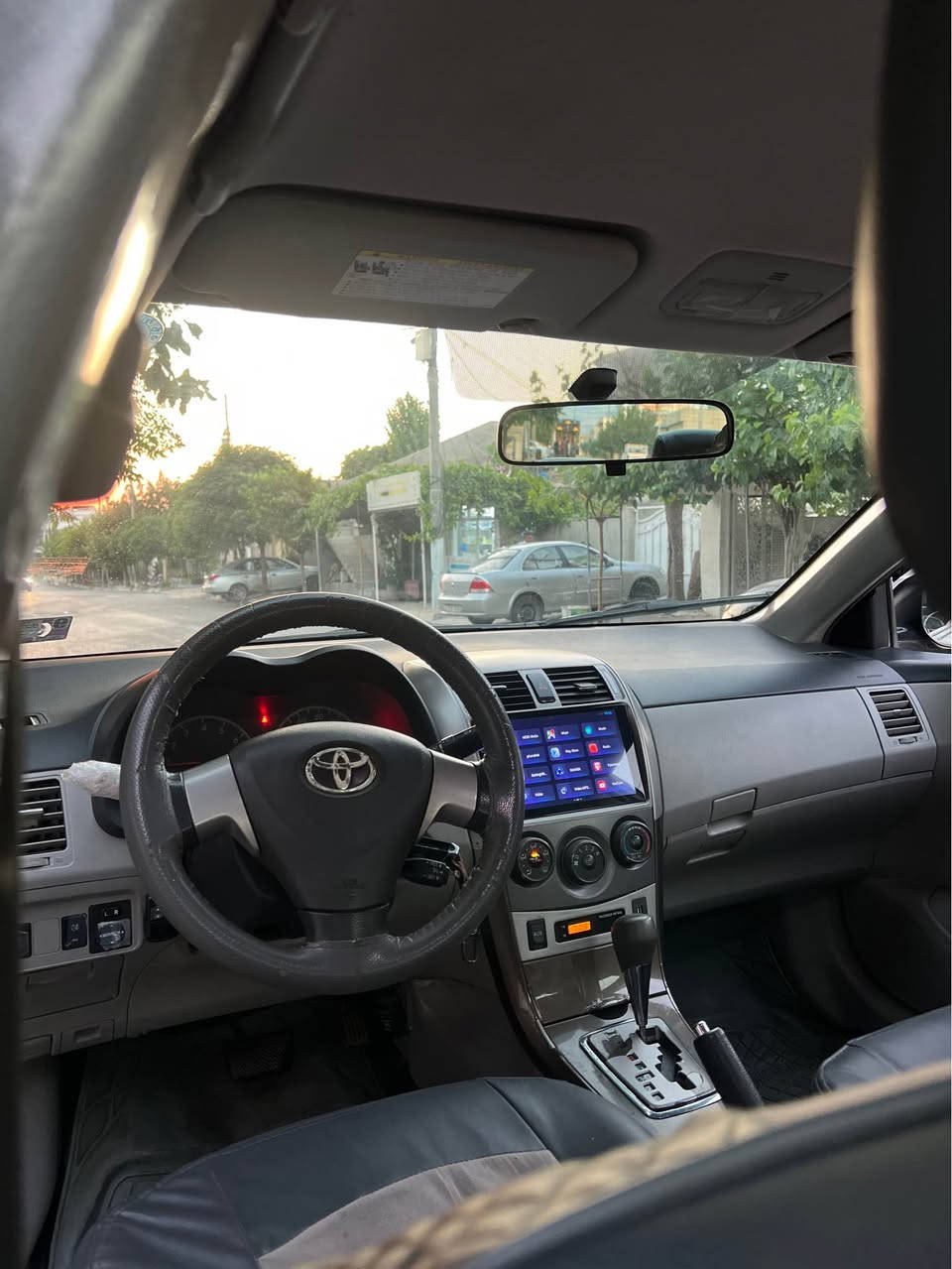Corolla2011

تویۆتا کرۆلا ٢٠١١ ئەمریکی
٩٠ هەزار  ڕۆیشتووە
کامیرا شاشە ئایپاد  و دیاریکردنی خێرایی

بەشەرتی مەکینە و گێڕ و تەبریت و ئێرباگ

دوو چەمرغی دواوەی بۆیاغە سندوقی گۆڕاوە
پەڵەکی بچوکی  لە بۆنیتە ئاماژەی پێکراوە
 نرخ ١١٠ وەرەقە
ژ م ***********
شوێن قەڵادزە Singapore
